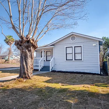 Stylish Spacious Comfort 4Br3Ba Downtown Gem